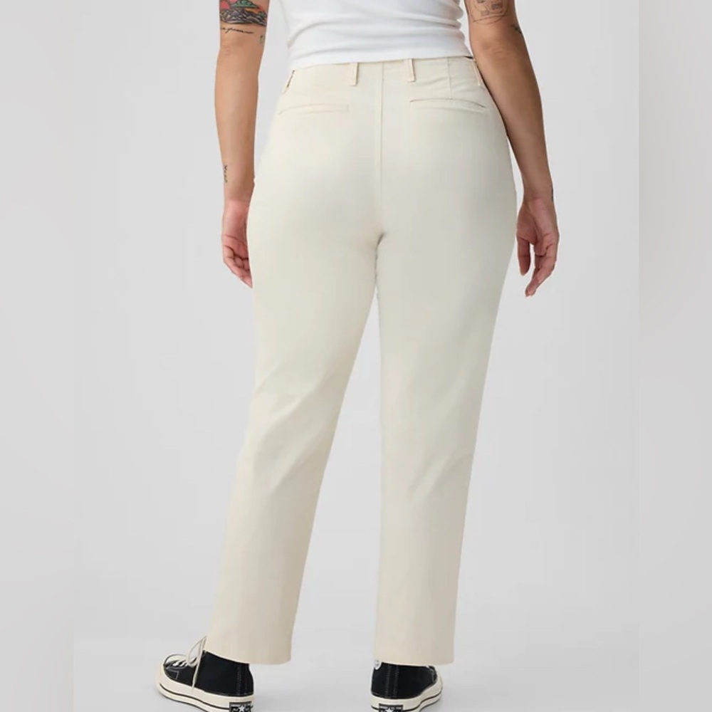 Gap Woman’s Downtown Khaki Petite Pants - Picture 2 of 11
